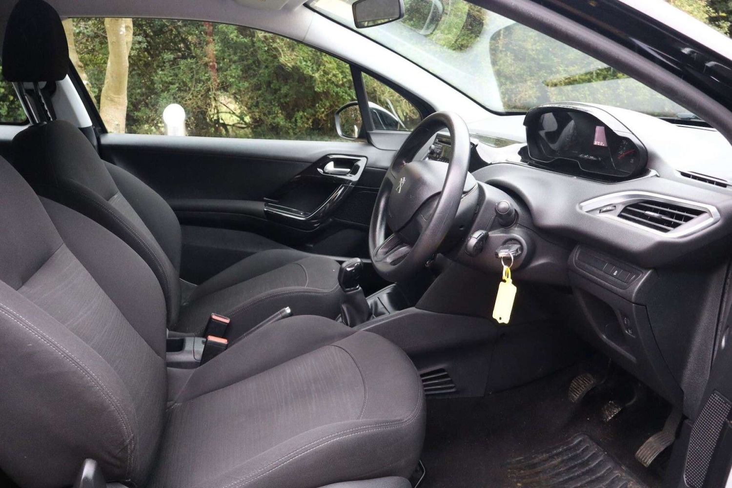 Used Peugeot 208 2012 for sale - 77910139: Photo 21