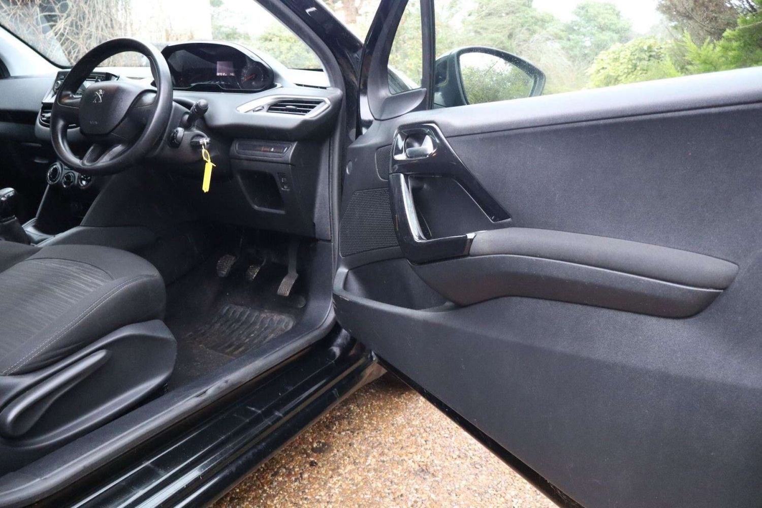 Used Peugeot 208 2012 for sale - 77910139: Photo 26