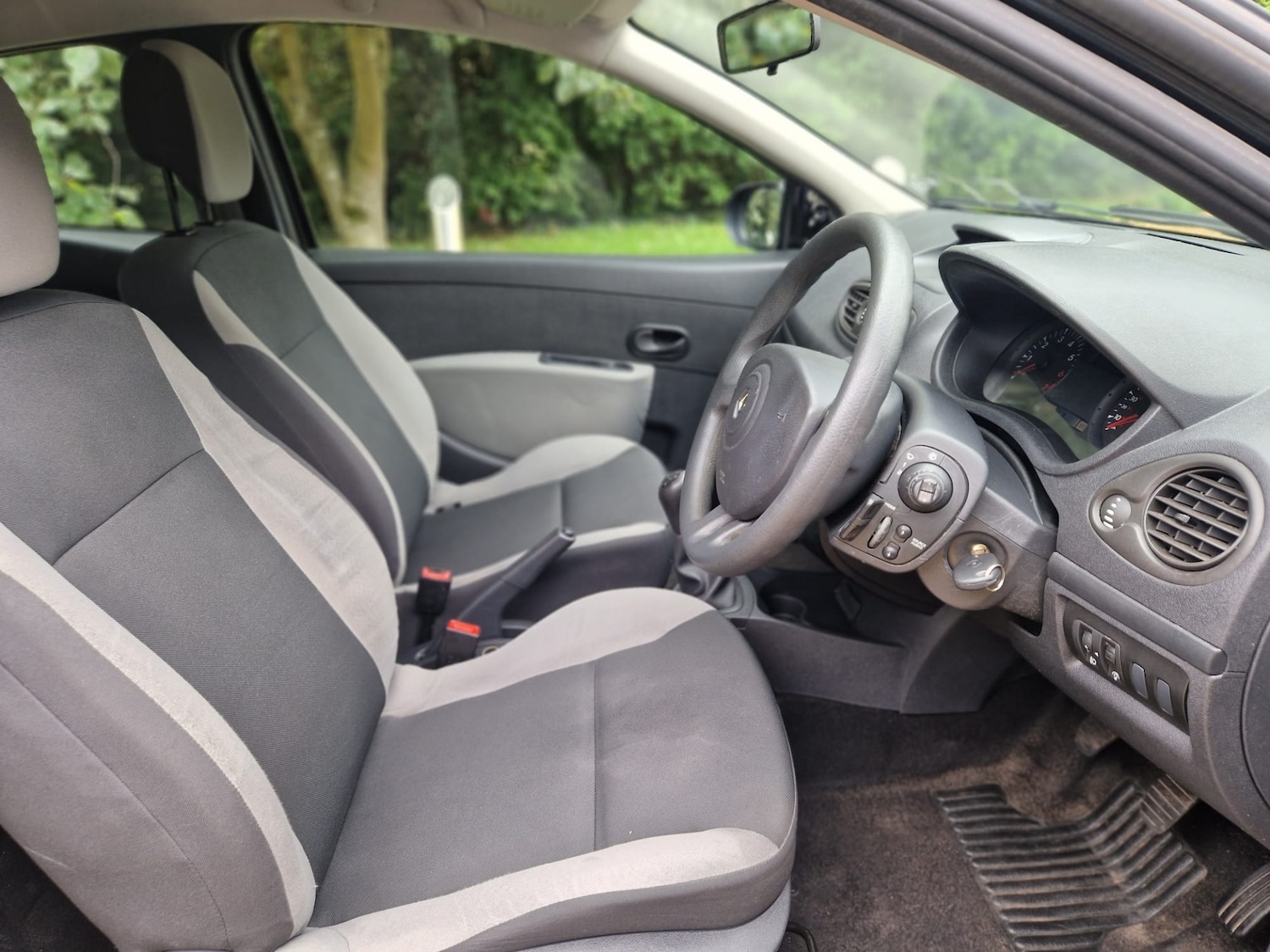 Used Renault Clio 2010 for sale - 76037476: Photo 12