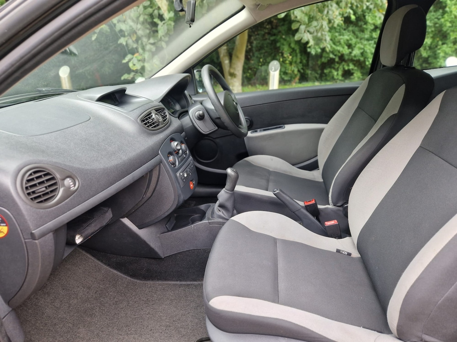 Used Renault Clio 2010 for sale - 76037476: Photo 13