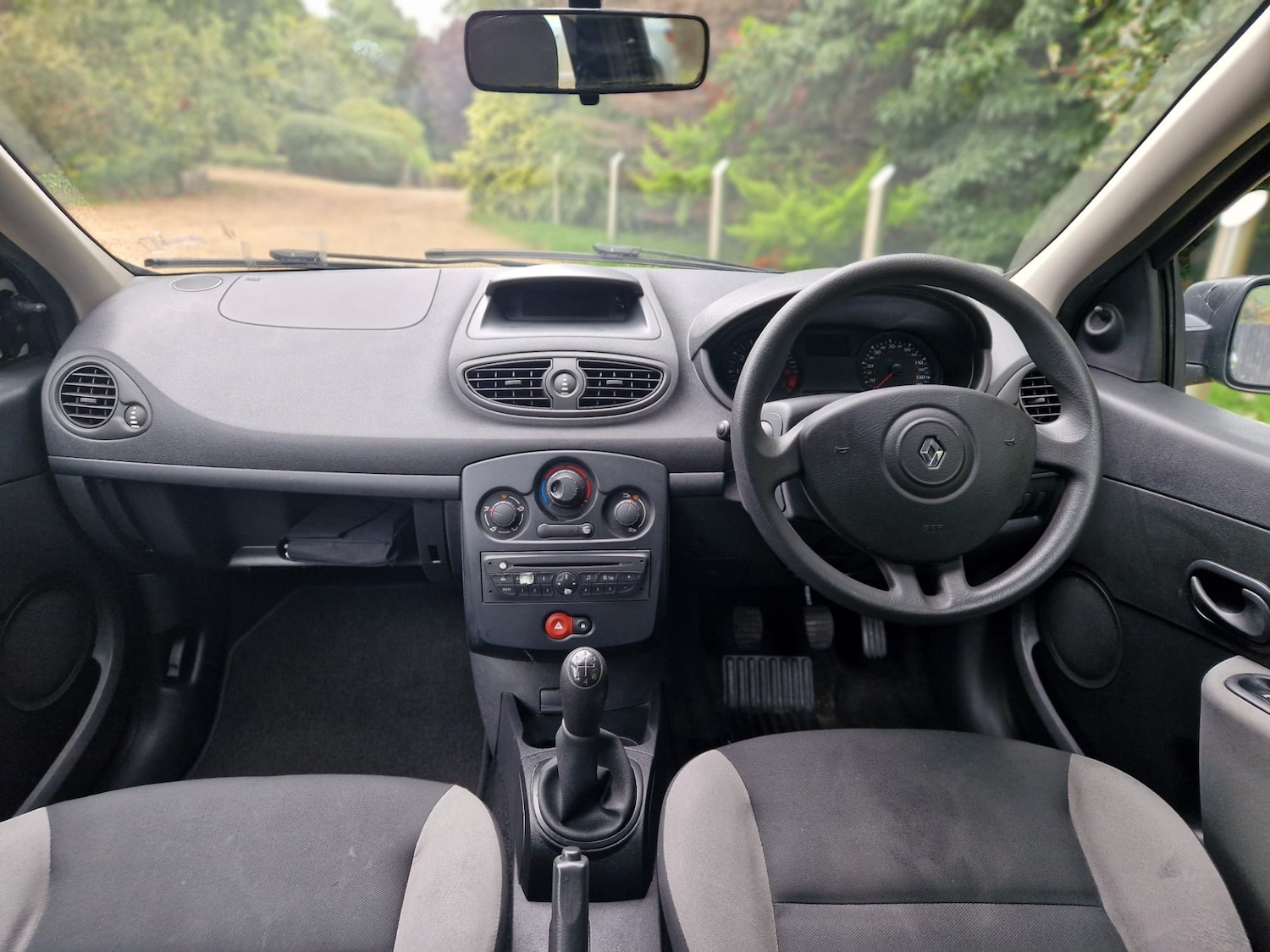 Used Renault Clio 2010 for sale - 76037476: Photo 16