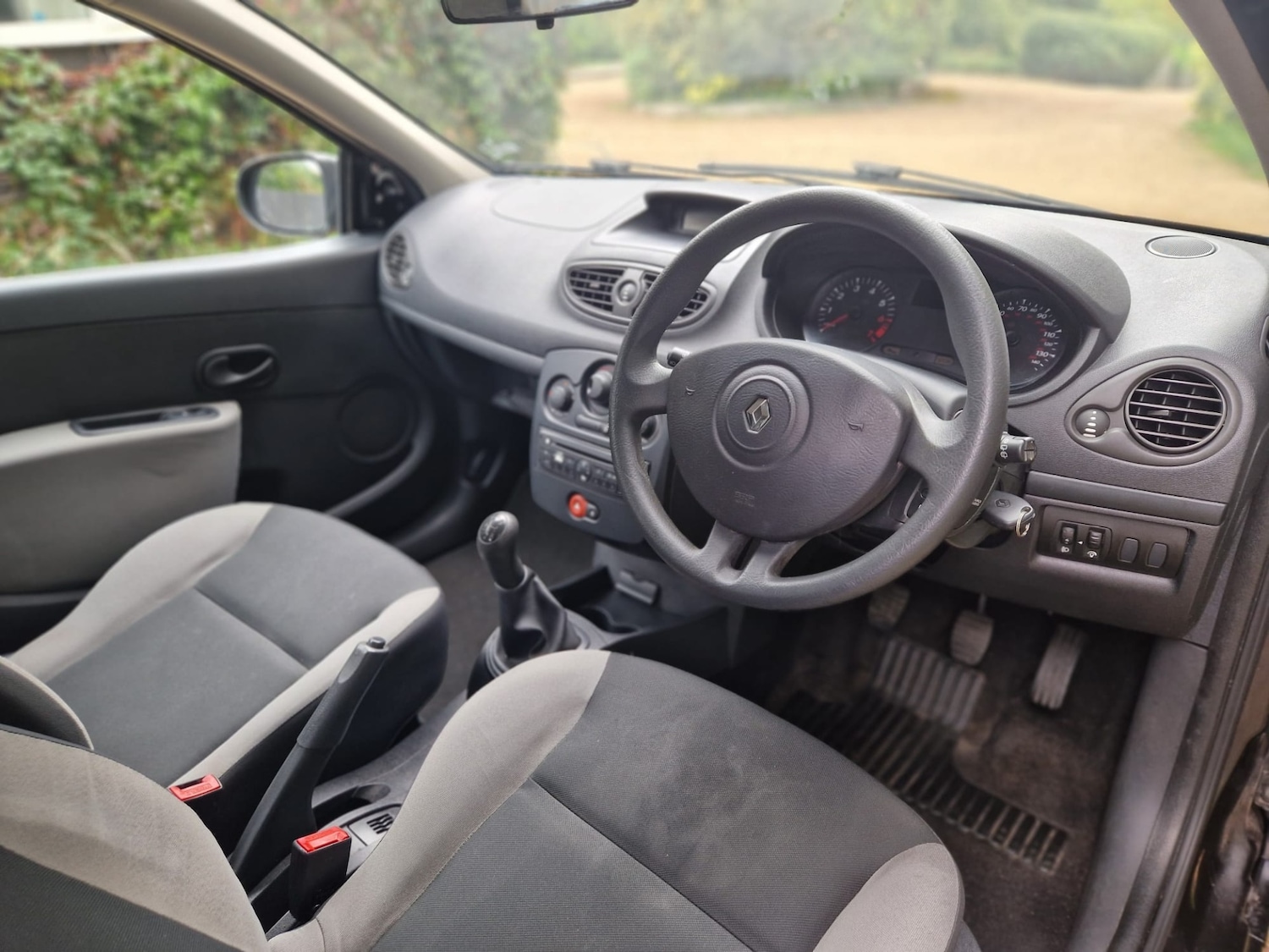 Used Renault Clio 2010 for sale - 76037476: Photo 18