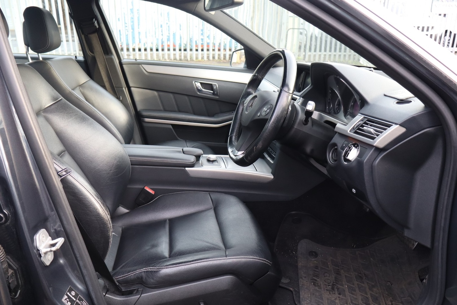 Used Mercedes-Benz E Class 2010 for sale - 77023909: Photo 9