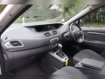 Used Renault Scenic 2016 for sale - 77689601: Photo