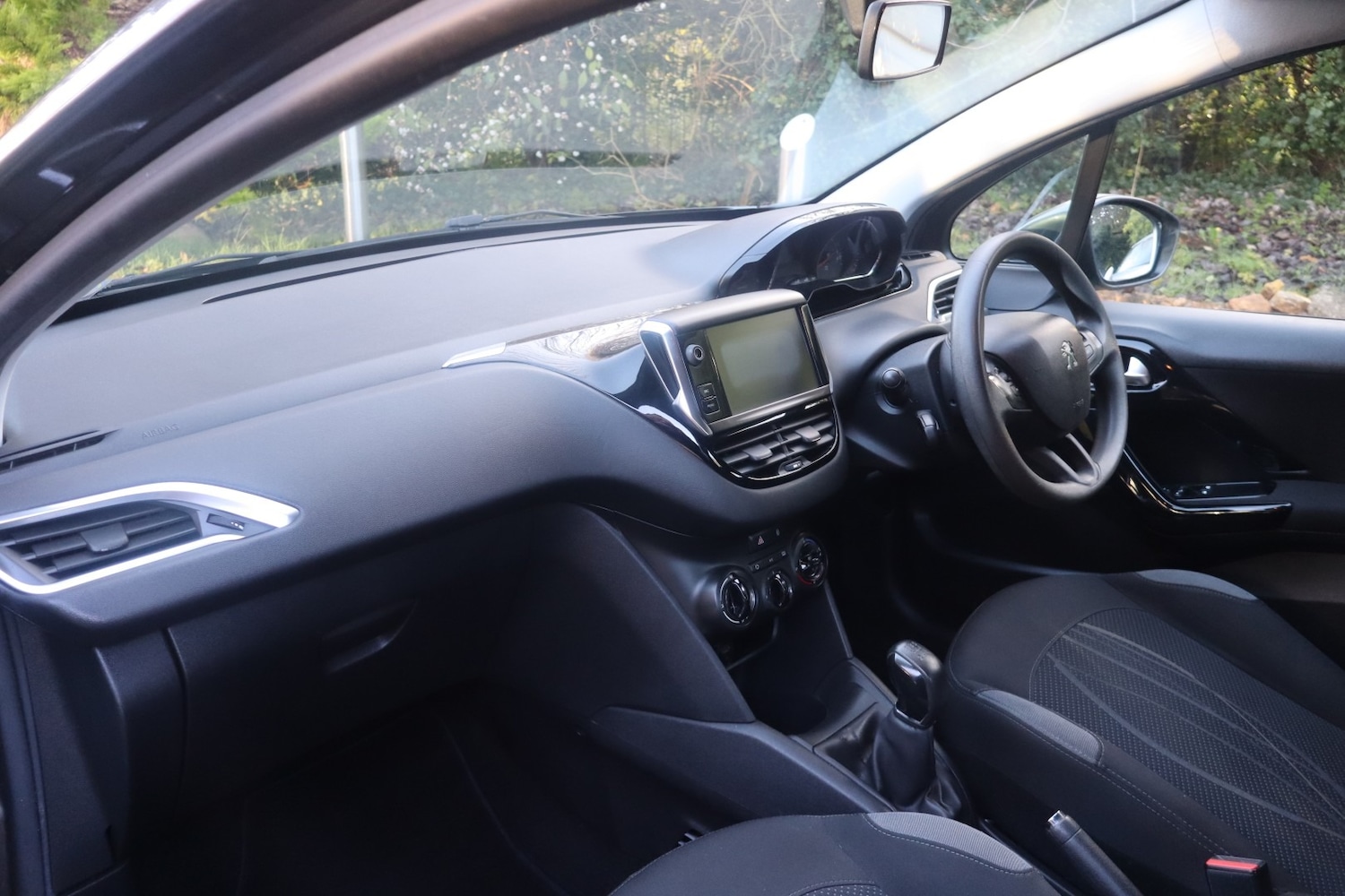 Used Peugeot 208 2014 for sale - 76777118: Photo 23