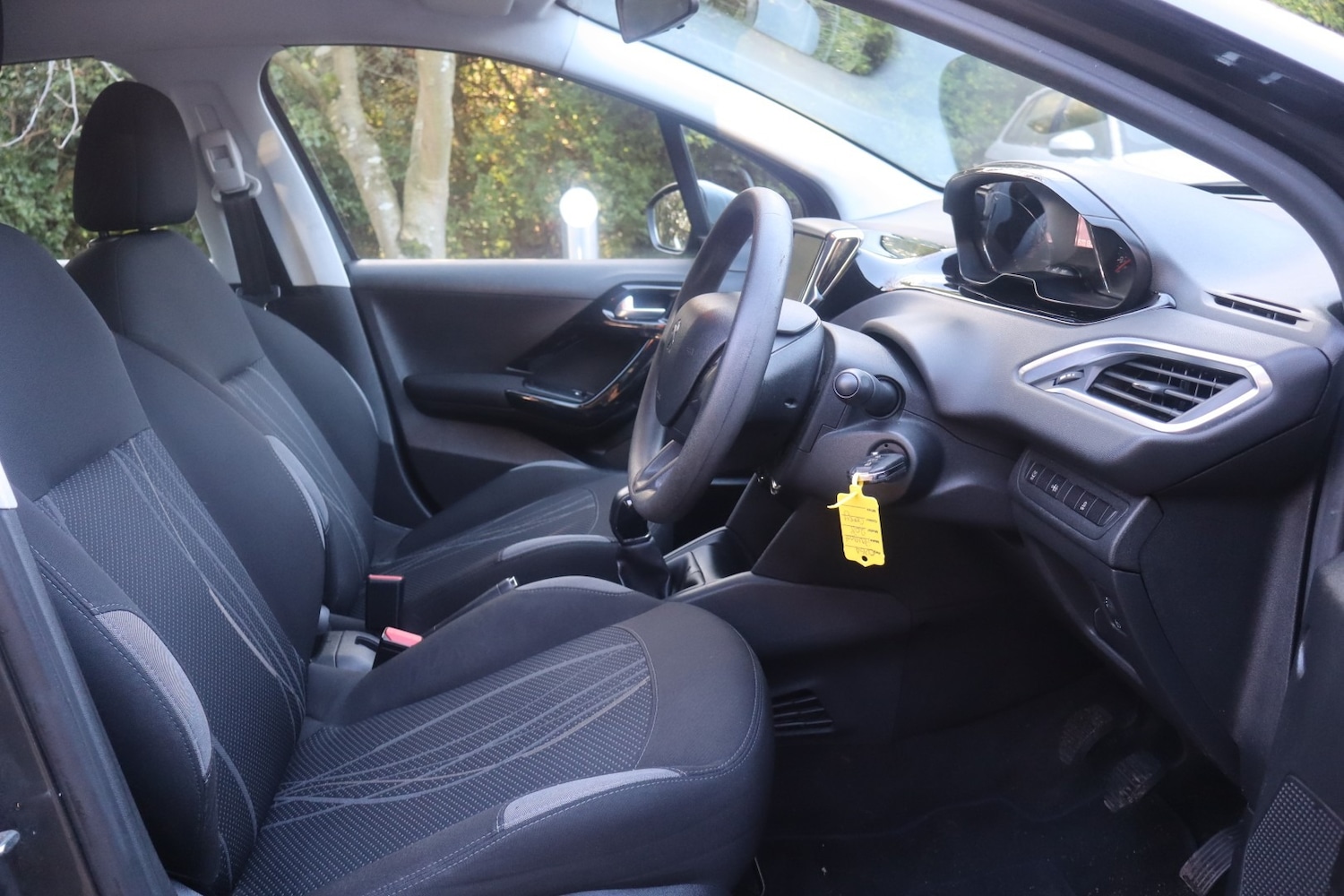 Used Peugeot 208 2014 for sale - 76777118: Photo 25