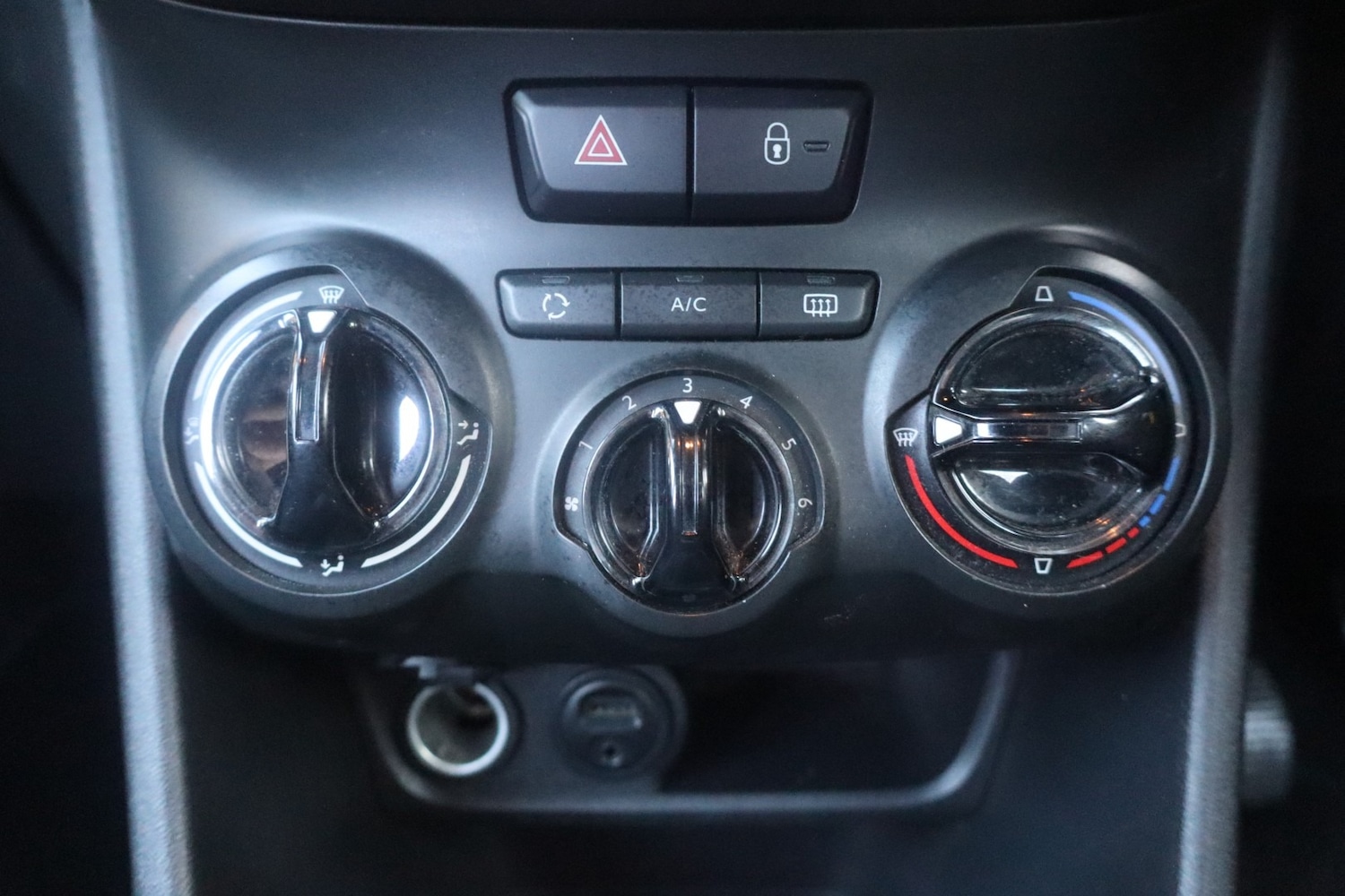 Used Peugeot 208 2014 for sale - 76777118: Photo 33