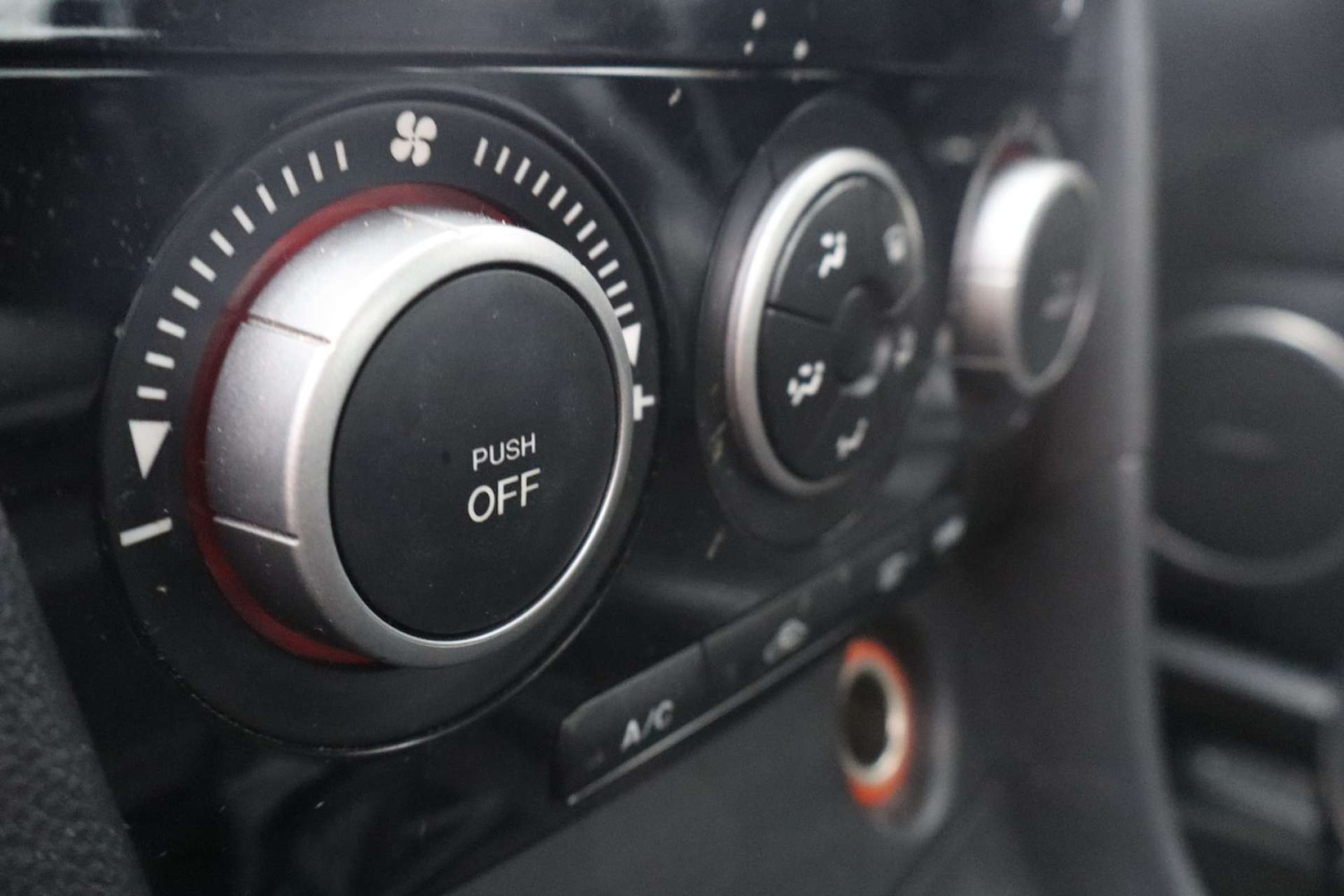 Used Mazda Mazda3 2009 for sale - 77916375: Photo 36