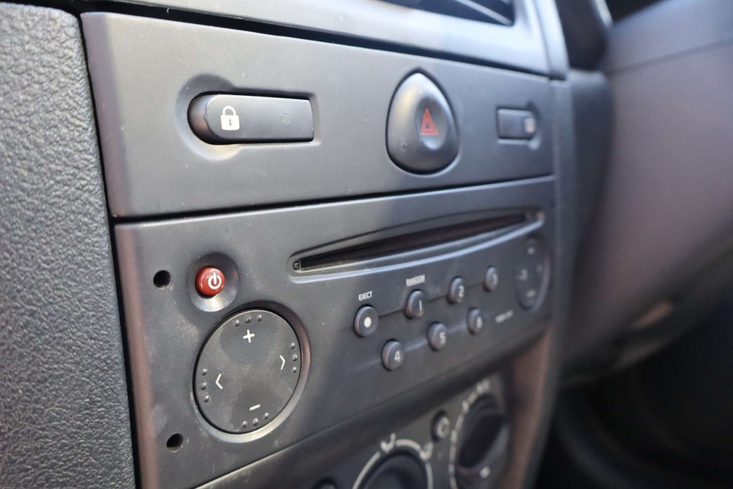 Used Renault Clio 2004 for sale - 78150127: Photo 27