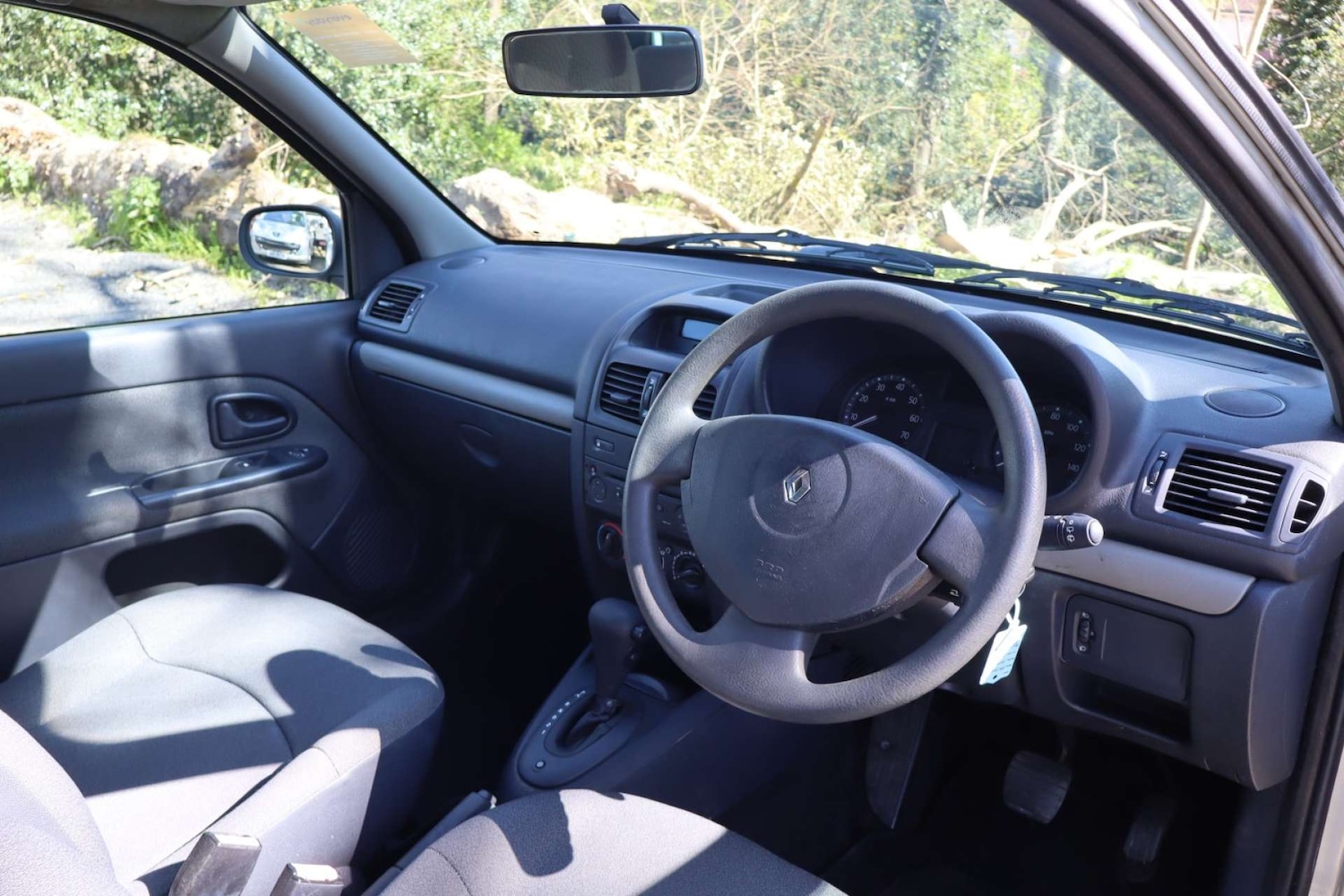 Used Renault Clio 2004 for sale - 78150127: Photo 30