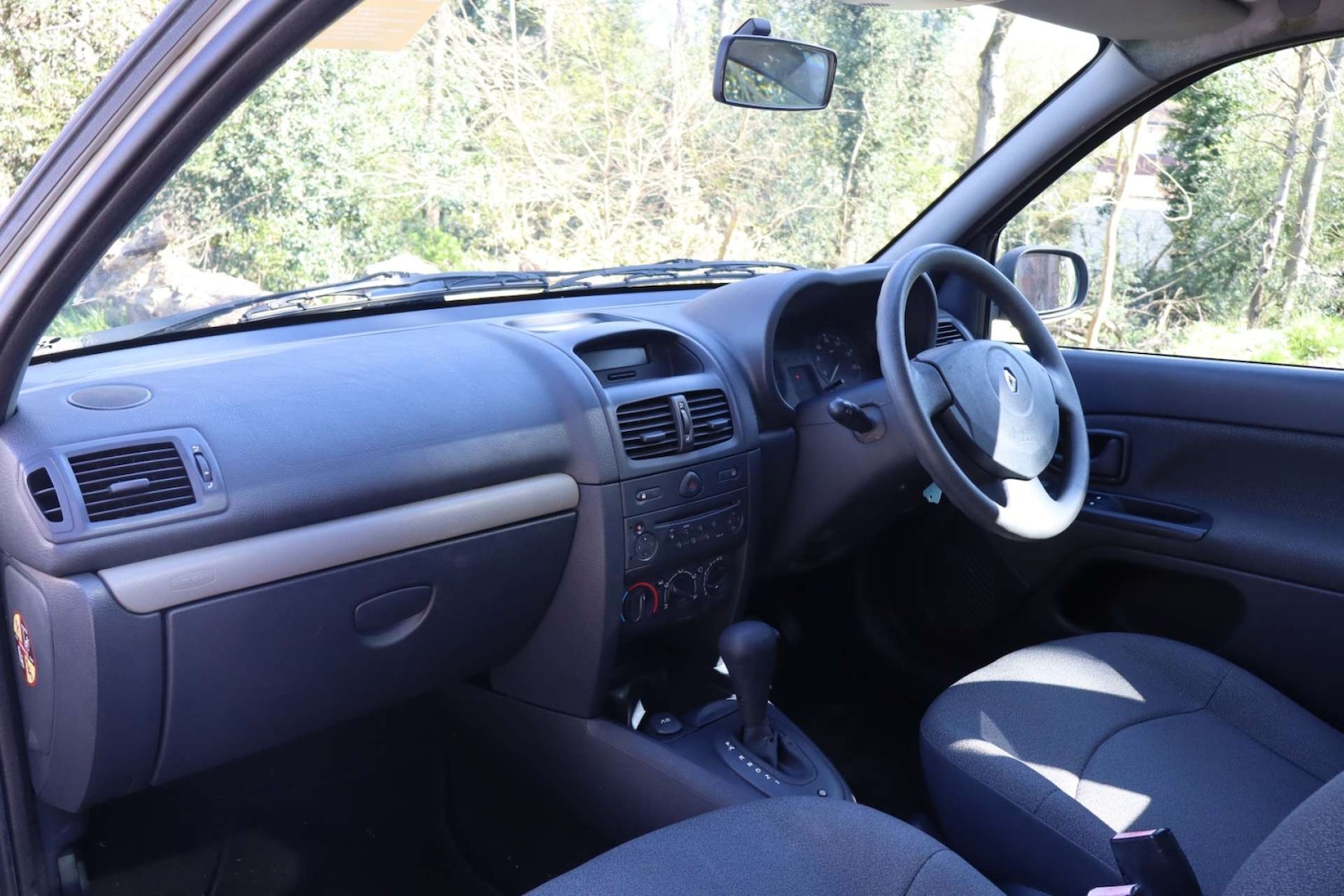 Used Renault Clio 2004 for sale - 78150127: Photo 4