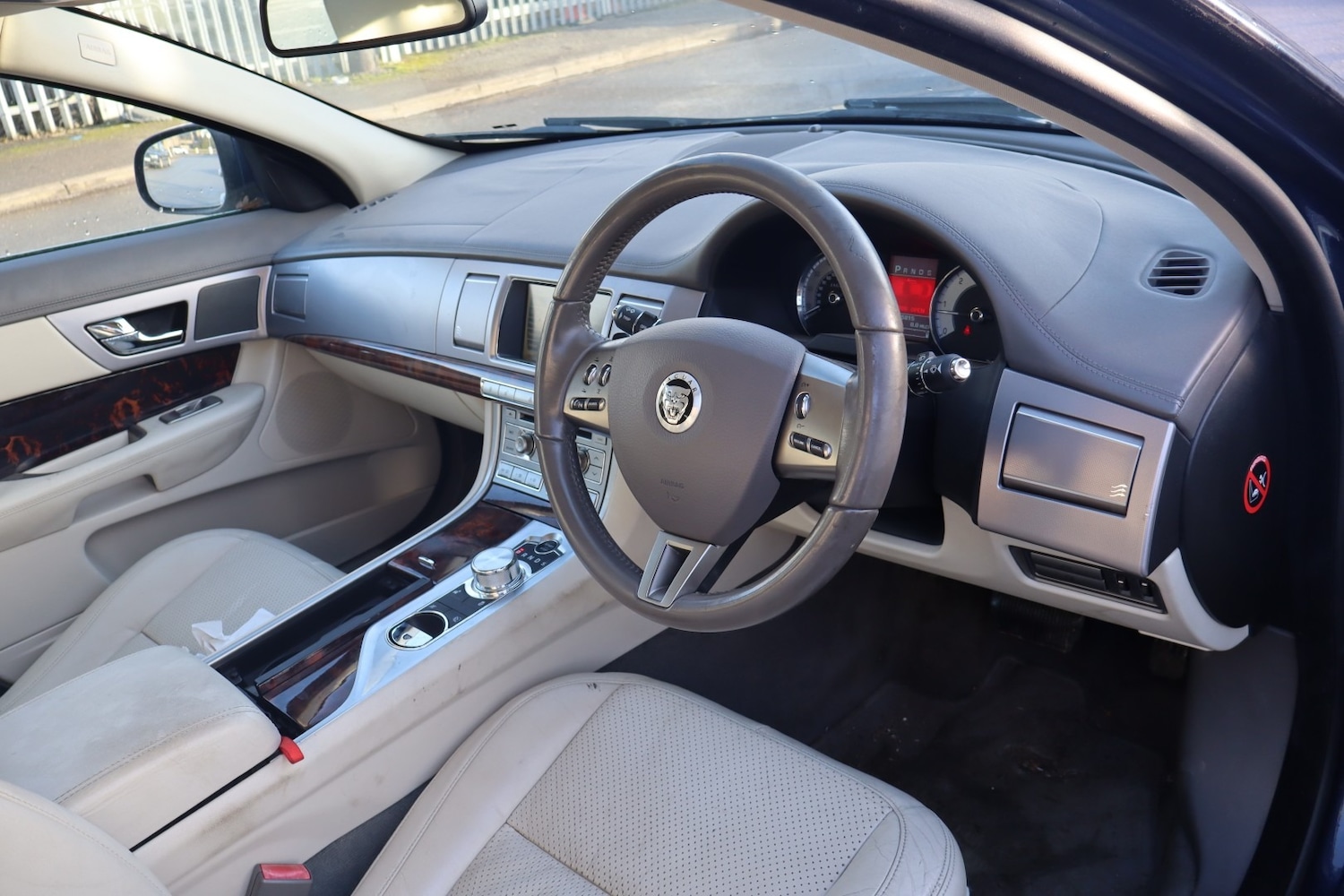 Used Jaguar XF 2010 for sale - 77518984: Photo 4