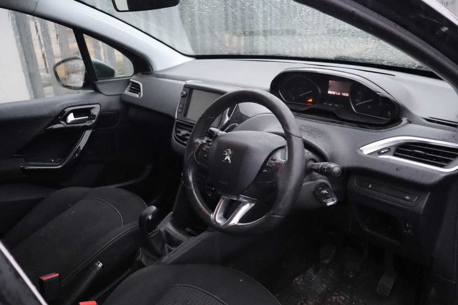 Used Peugeot 208 2017 for sale - 77210335: Photo 3