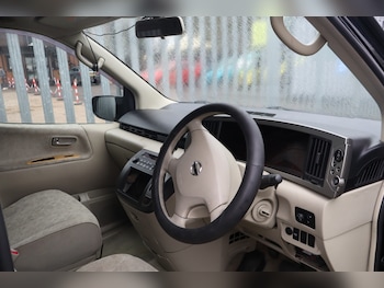 Used Nissan Elgrand 2014 for sale - 77606959: Photo