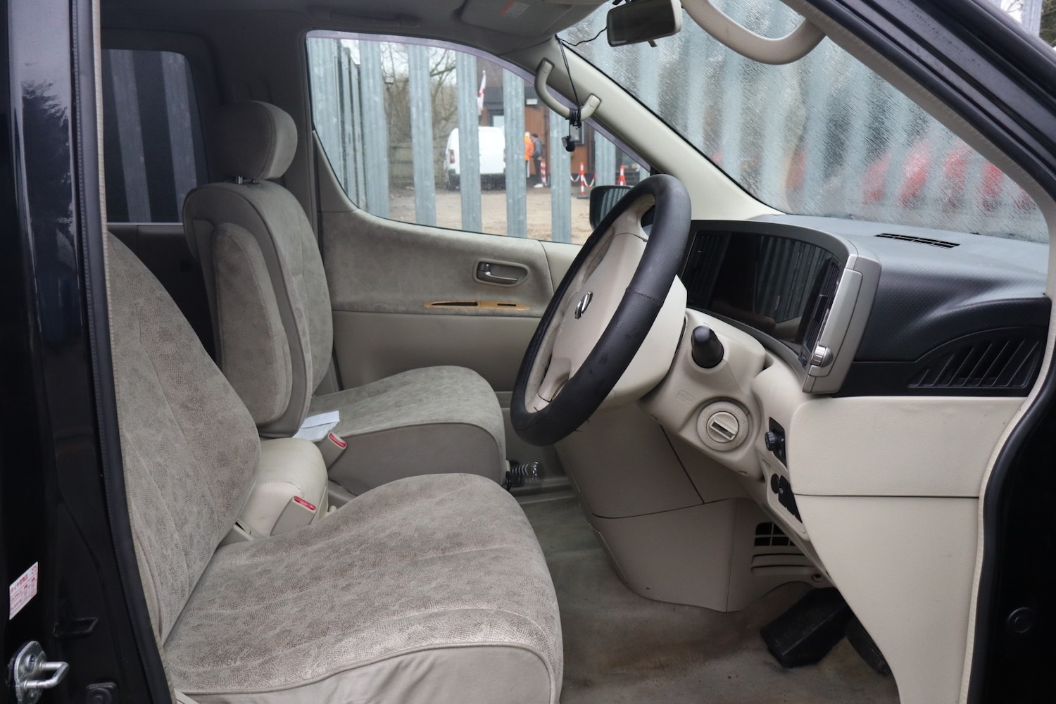 Used Nissan Elgrand 2014 for sale - 77606959: Photo 5
