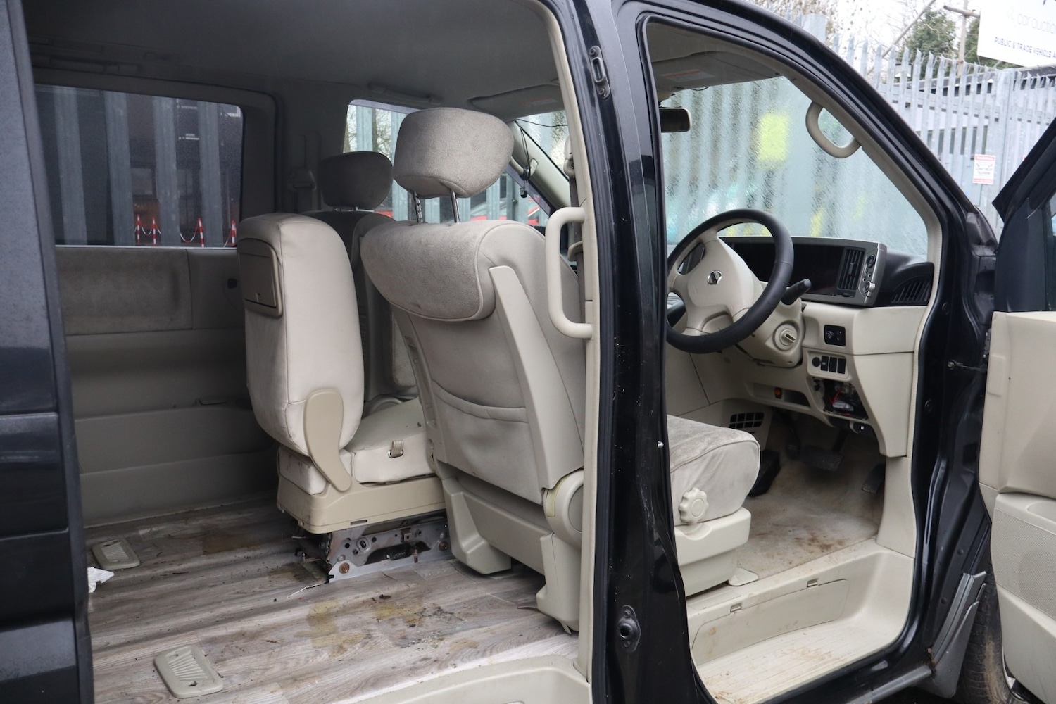 Used Nissan Elgrand 2014 for sale - 77606959: Photo 8