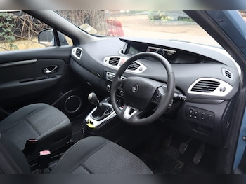 Used Renault Grand Scenic 2010 for sale - 77687497: Photo