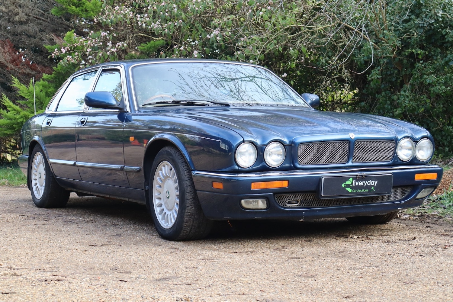 Used Jaguar XJ 1997 for sale - 76649243: Photo 2