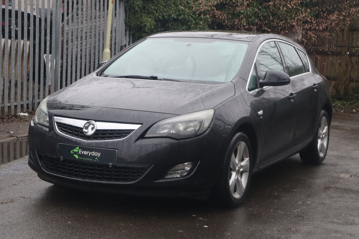 Used Vauxhall Astra 2010 for sale - 77449845: Photo 2