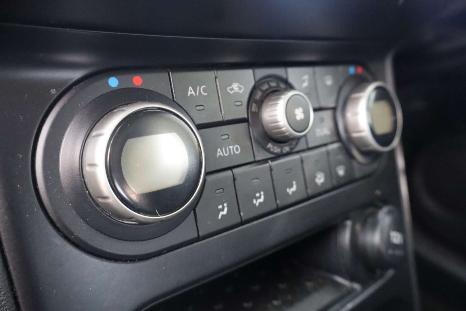 Used Nissan Qashqai 2011 for sale - 78167847: Photo 25