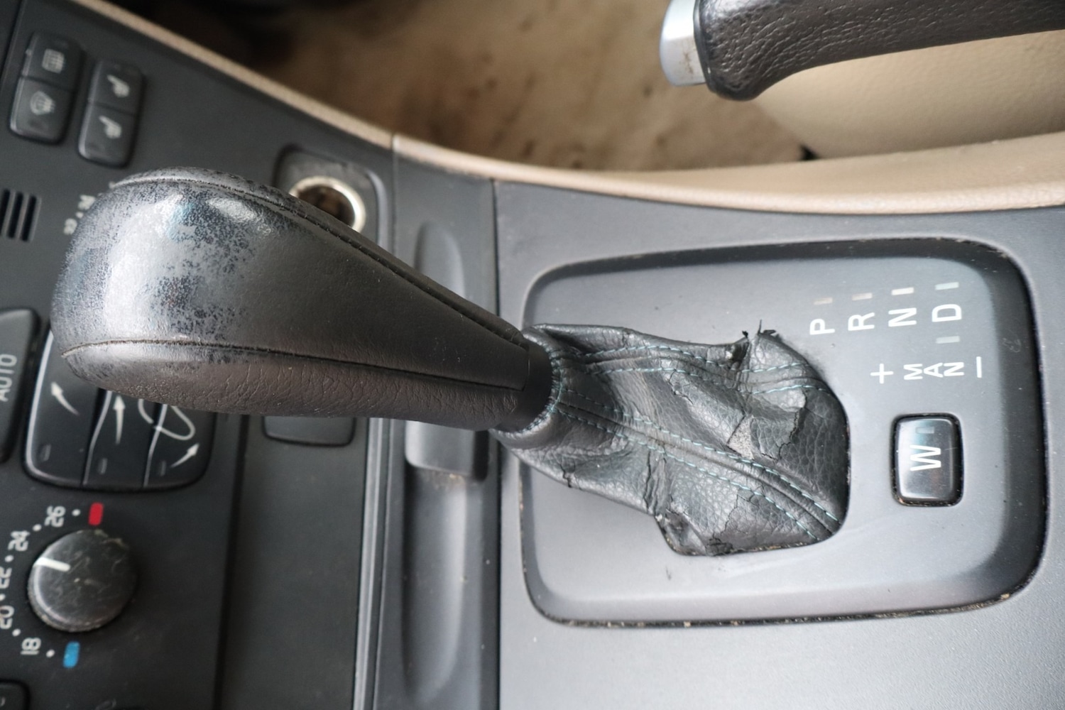 Used Volvo V70 2003 for sale - 77591349: Photo 19