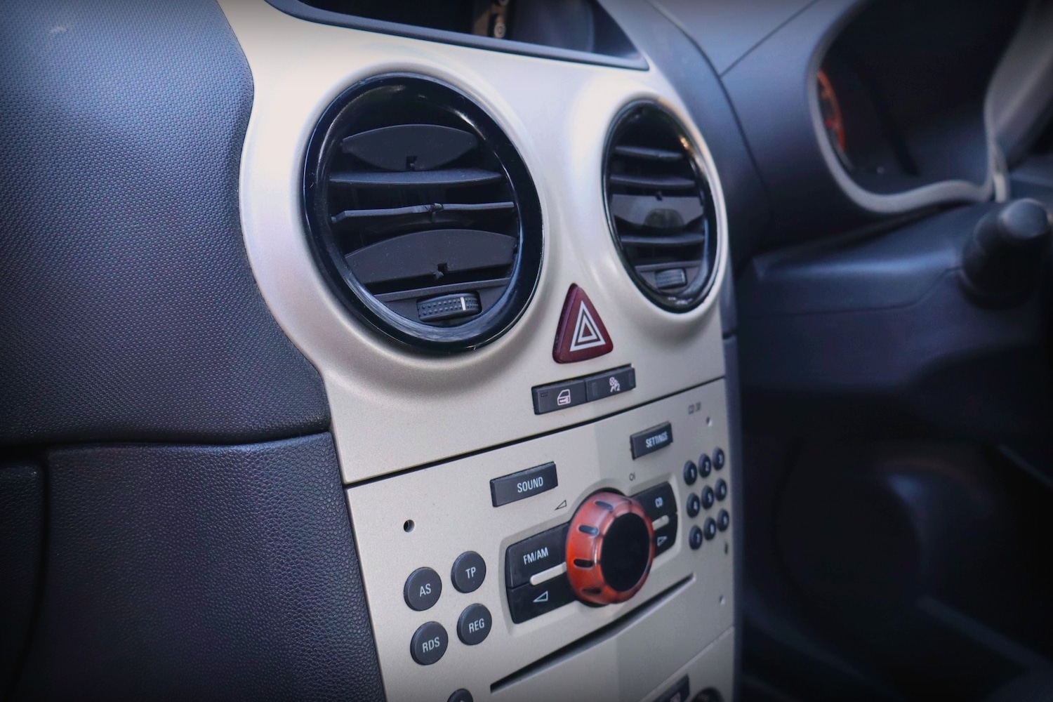 Used Vauxhall Corsa 2011 for sale - 77104704: Photo 24