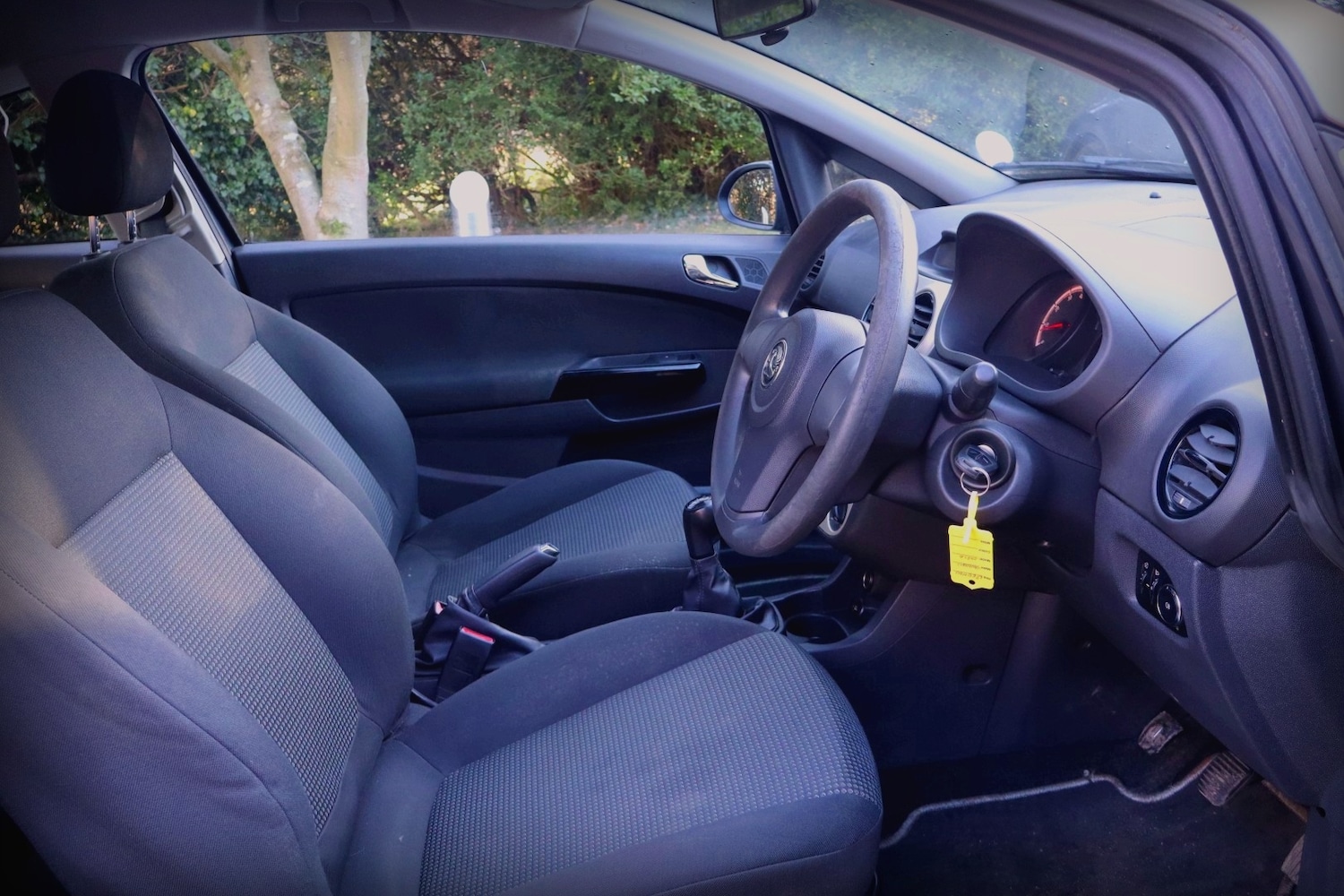 Used Vauxhall Corsa 2011 for sale - 77104704: Photo 3