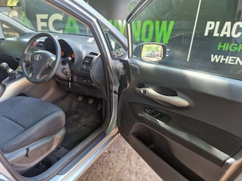 Used Toyota Auris 2009 for sale - 79030344: Photo
