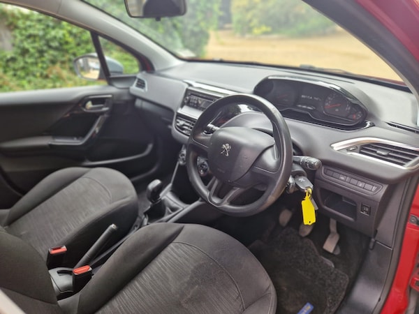 Used Peugeot 208 2013 for sale - 76273098: Photo 17
