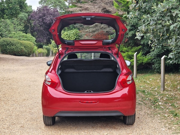 Used Peugeot 208 2013 for sale - 76273098: Photo 24