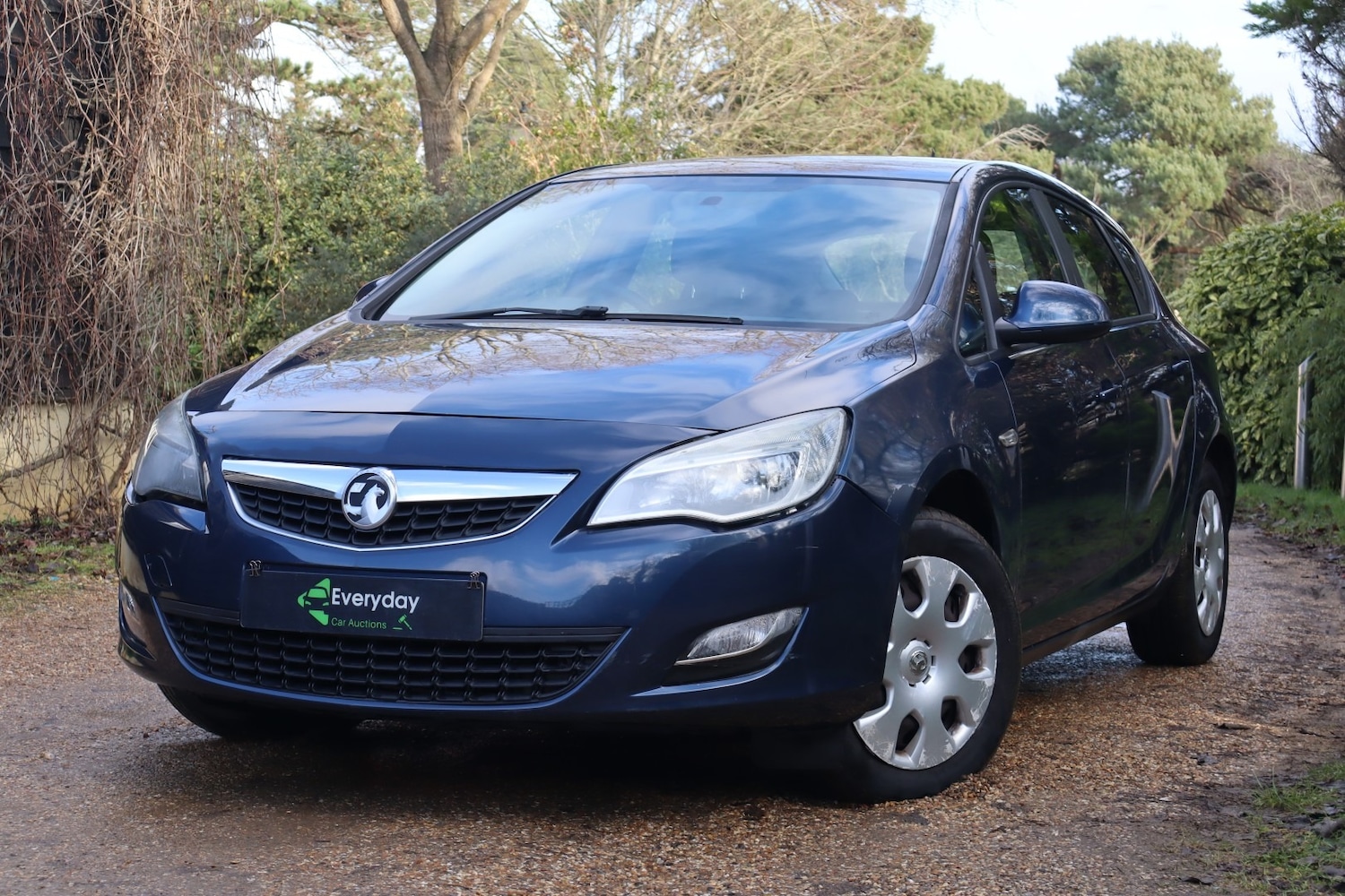 Used Vauxhall Astra 2010 for sale - 77234060: Photo 2