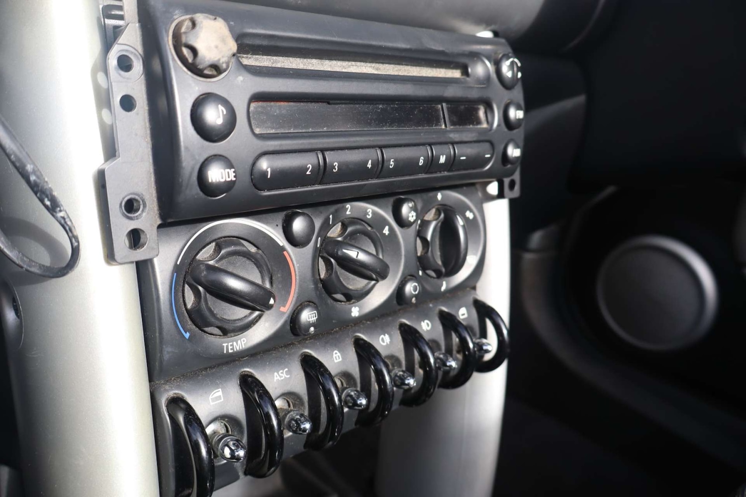 Used MINI Convertible 2008 for sale - 78031070: Photo 31