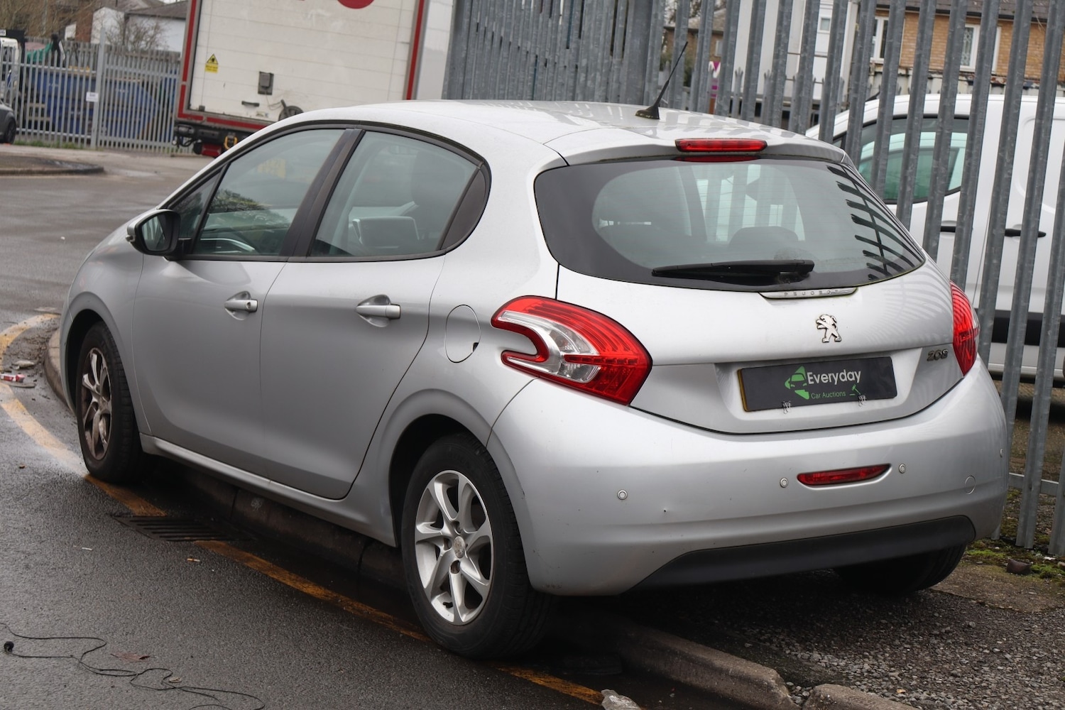 Used Peugeot 208 2013 for sale - 77629856: Photo 14