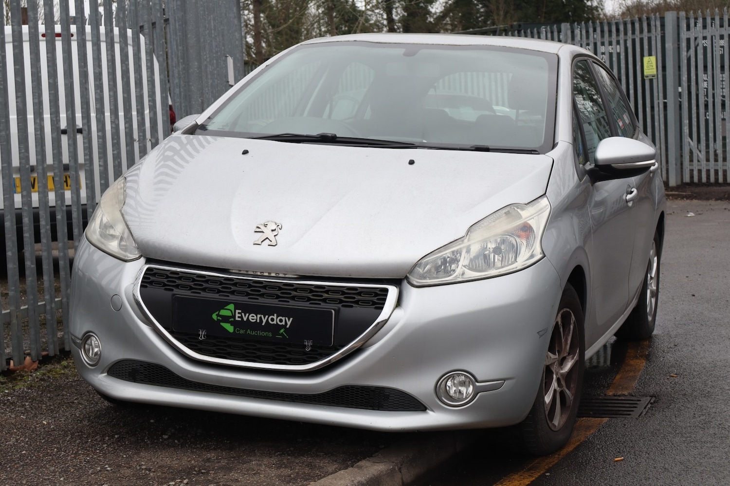 Used Peugeot 208 2013 for sale - 77629856: Photo 2