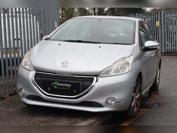 Used Peugeot 208 2013 for sale - 77629856: Photo