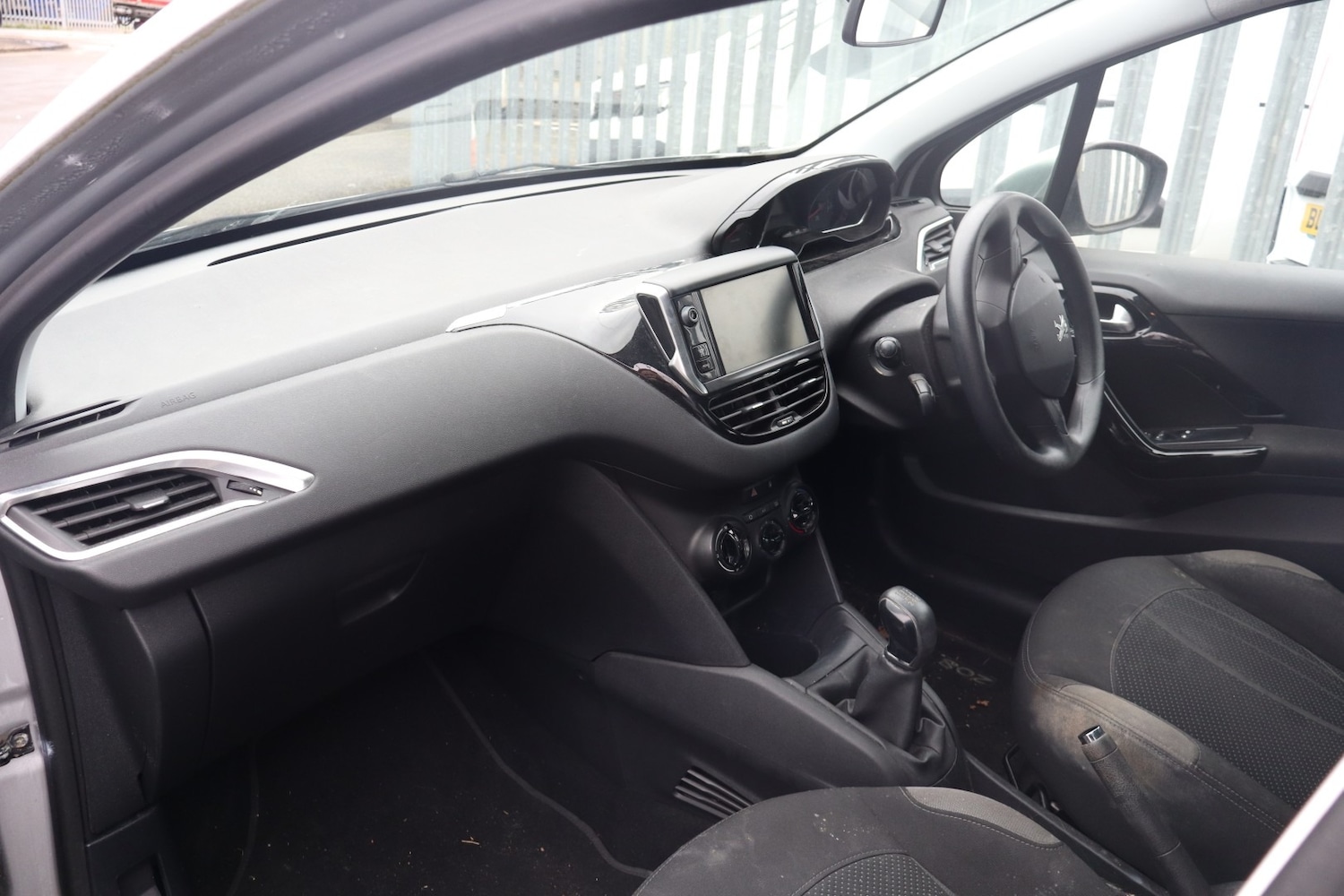 Used Peugeot 208 2013 for sale - 77629856: Photo 3