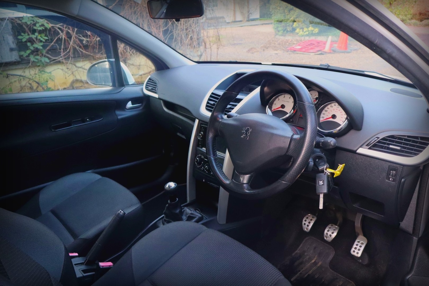 Used Peugeot 207 2011 for sale - 77127584: Photo 3