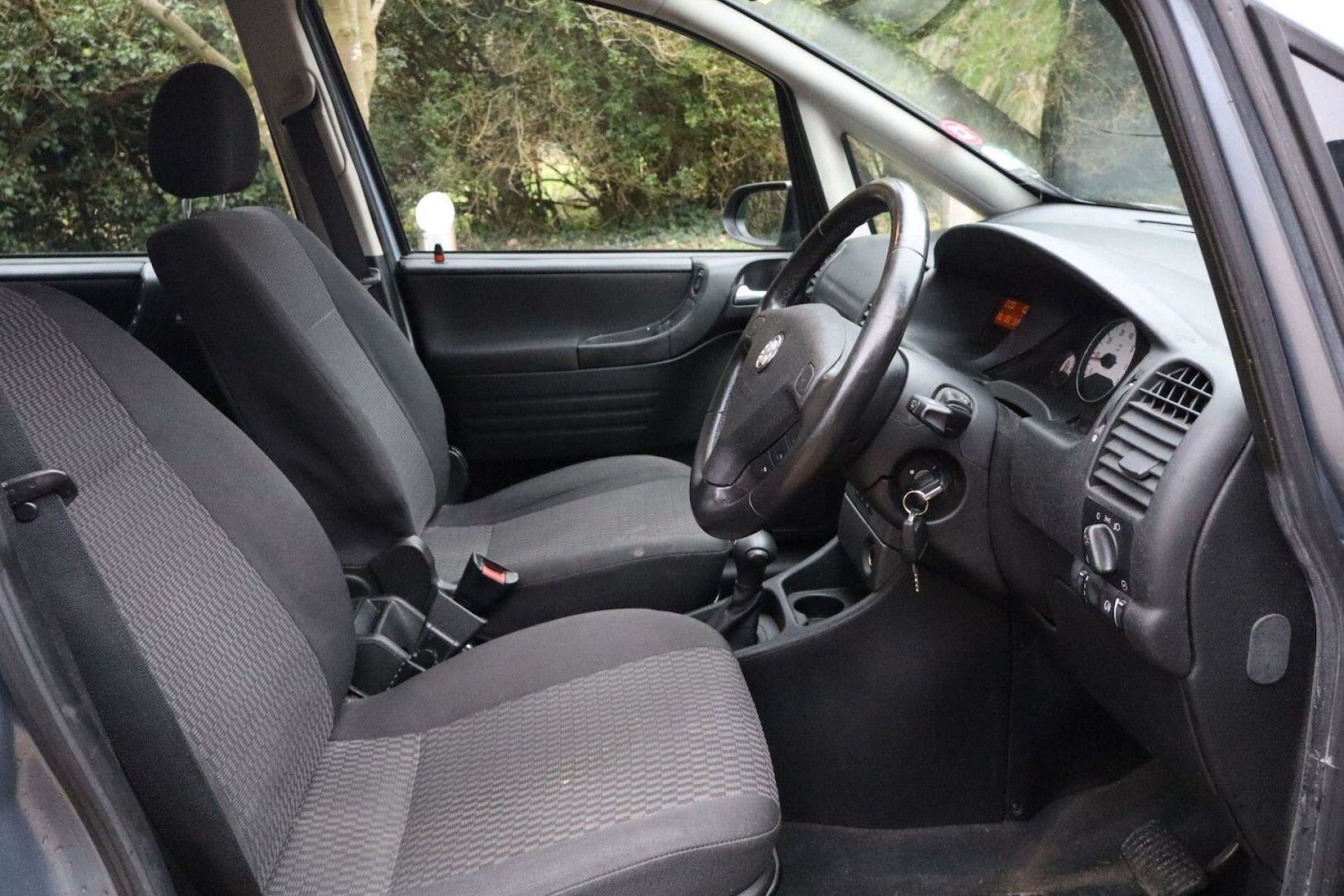 Used Vauxhall Zafira 2004 for sale - 77910136: Photo 19