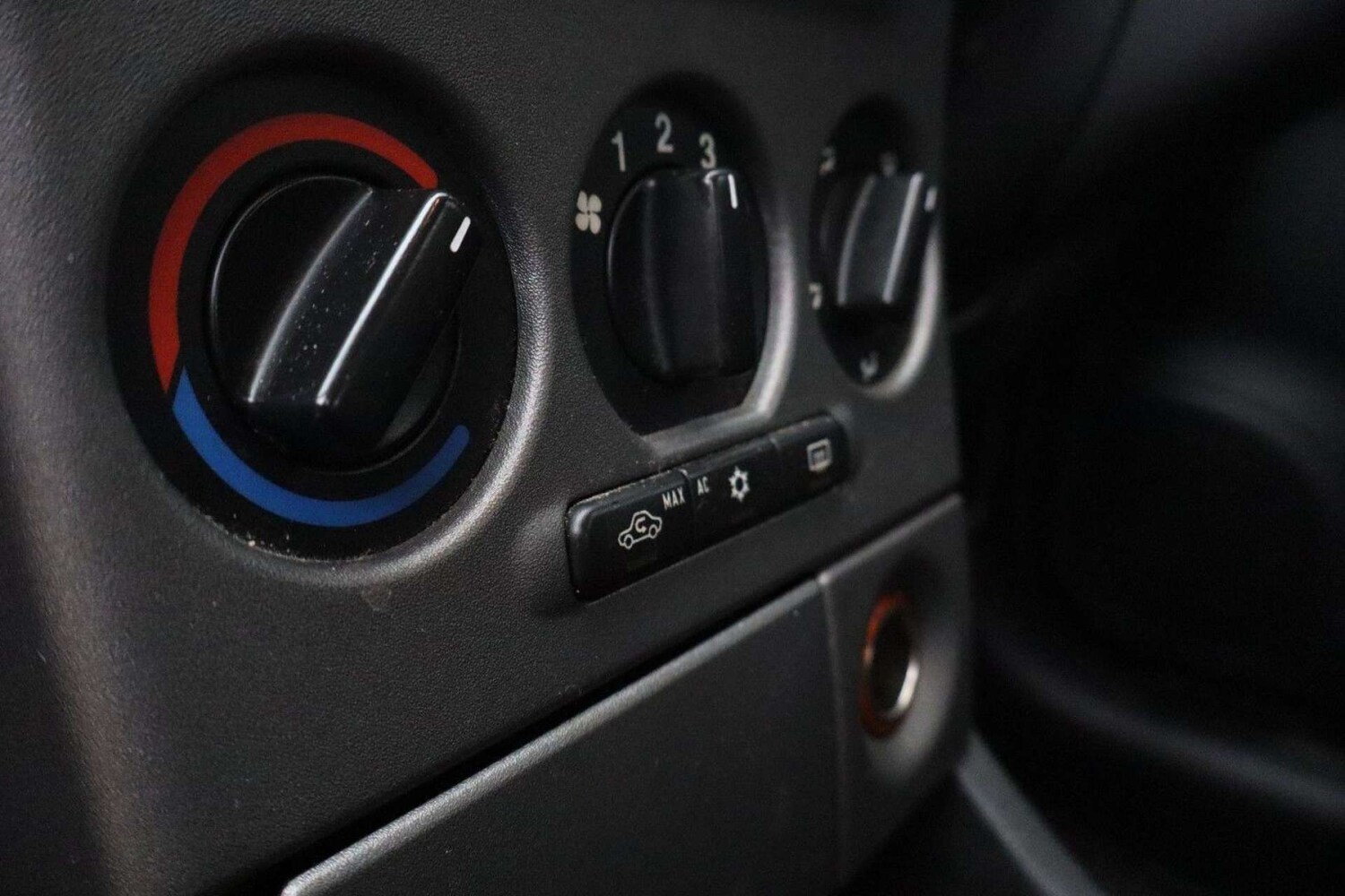 Used Vauxhall Zafira 2004 for sale - 77910136: Photo 24