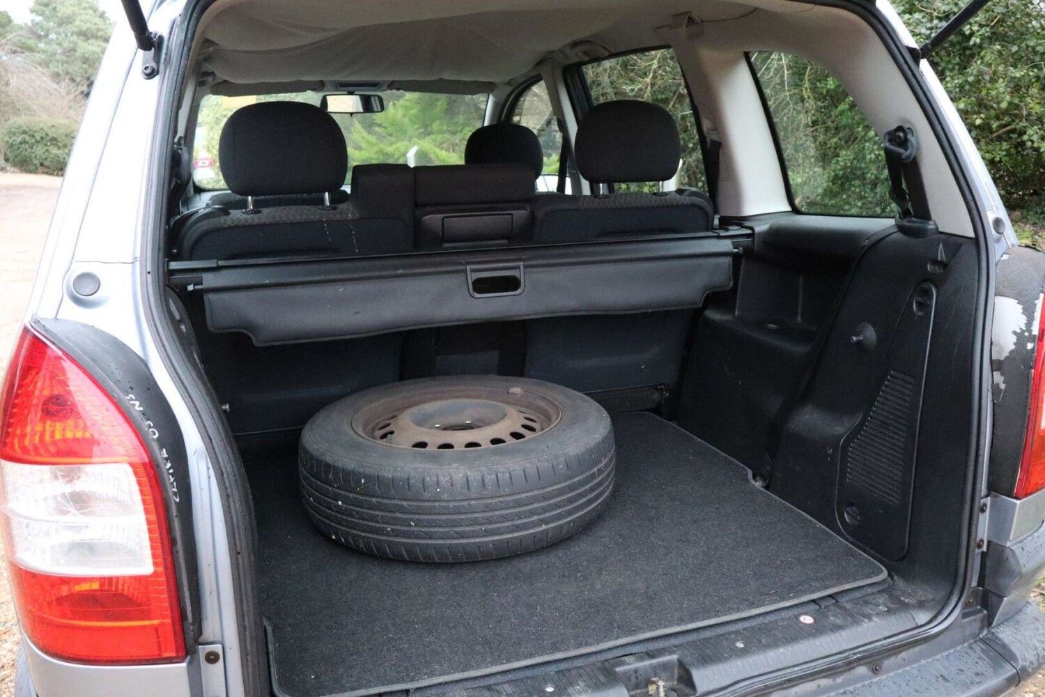 Used Vauxhall Zafira 2004 for sale - 77910136: Photo 32