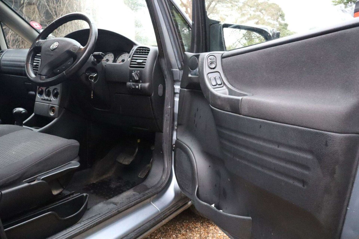 Used Vauxhall Zafira 2004 for sale - 77910136: Photo 42