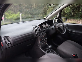 Used Vauxhall Zafira 2004 for sale - 77910136: Photo