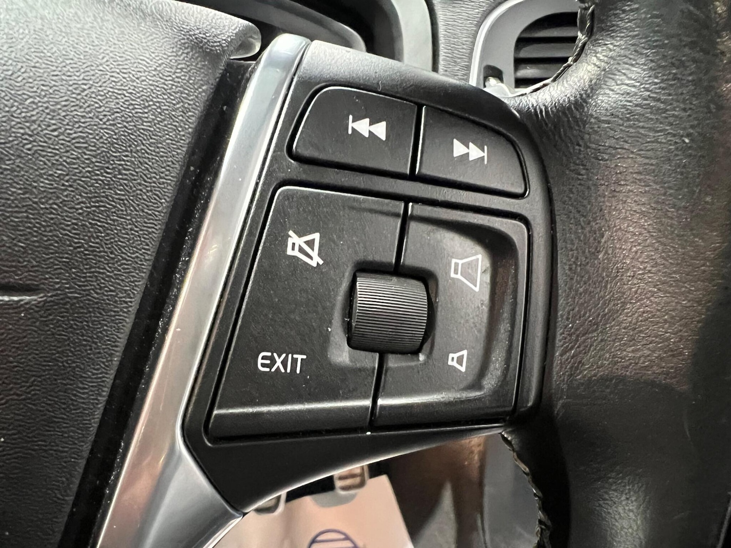 Used Volvo V40 2015 for sale - 76336497: Photo 18