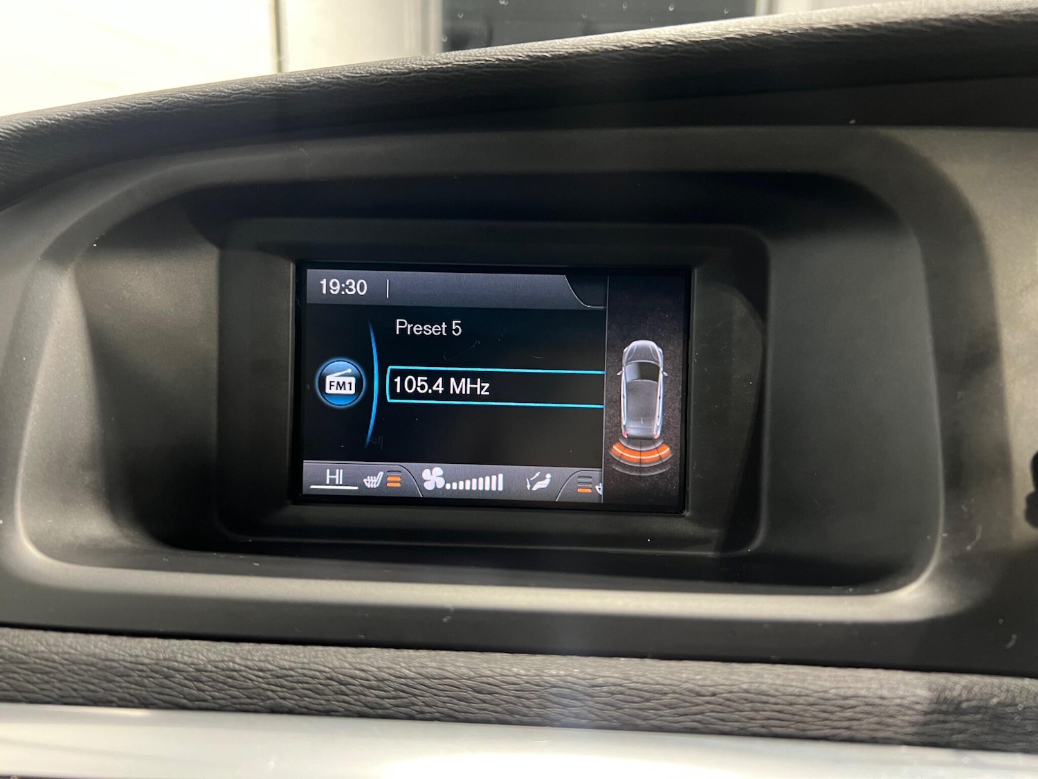 Used Volvo V40 2015 for sale - 76336497: Photo 25