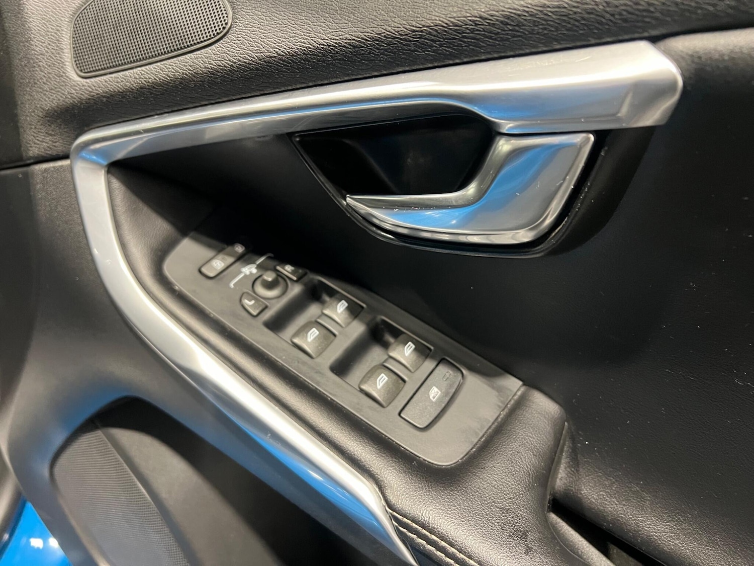 Used Volvo V40 2015 for sale - 76336497: Photo 28