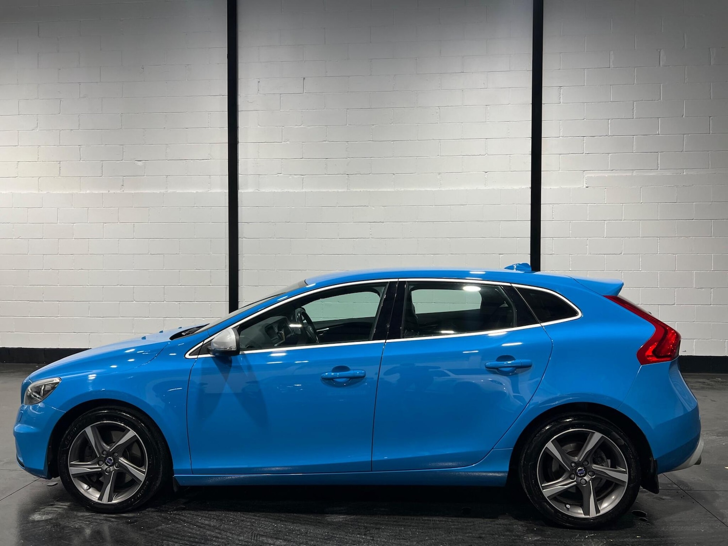 Used Volvo V40 2015 for sale - 76336497: Photo 8