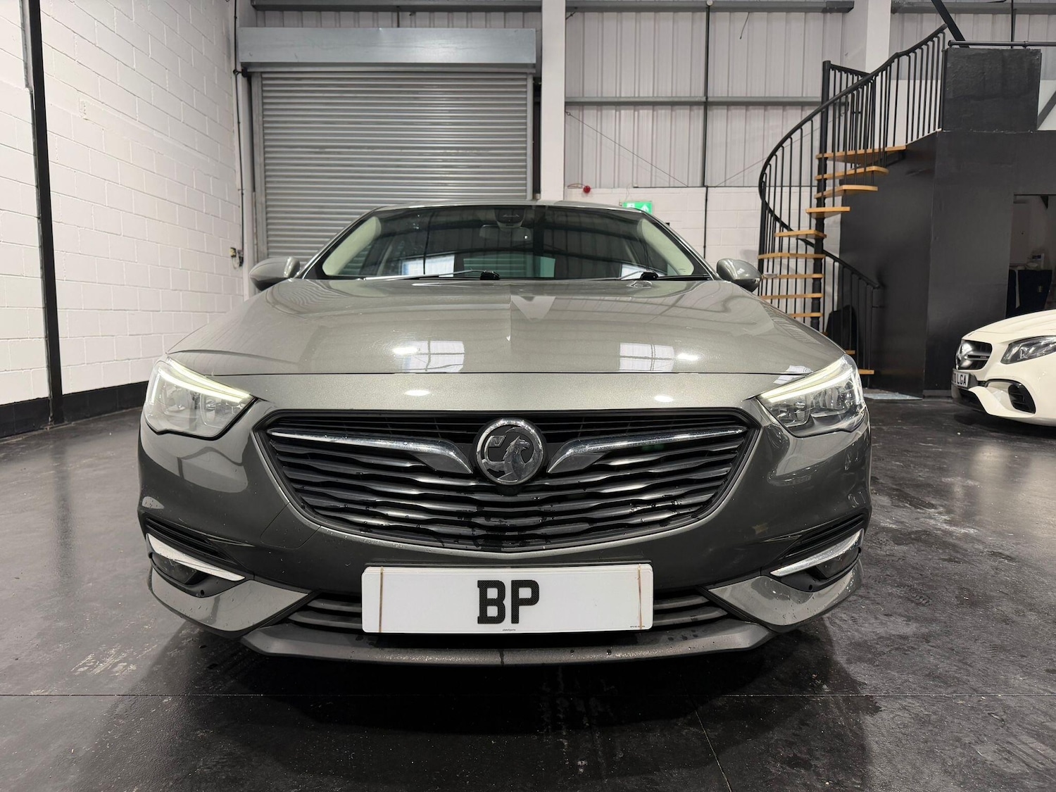 Used Vauxhall Insignia 2017 for sale - 77440065: Photo 2