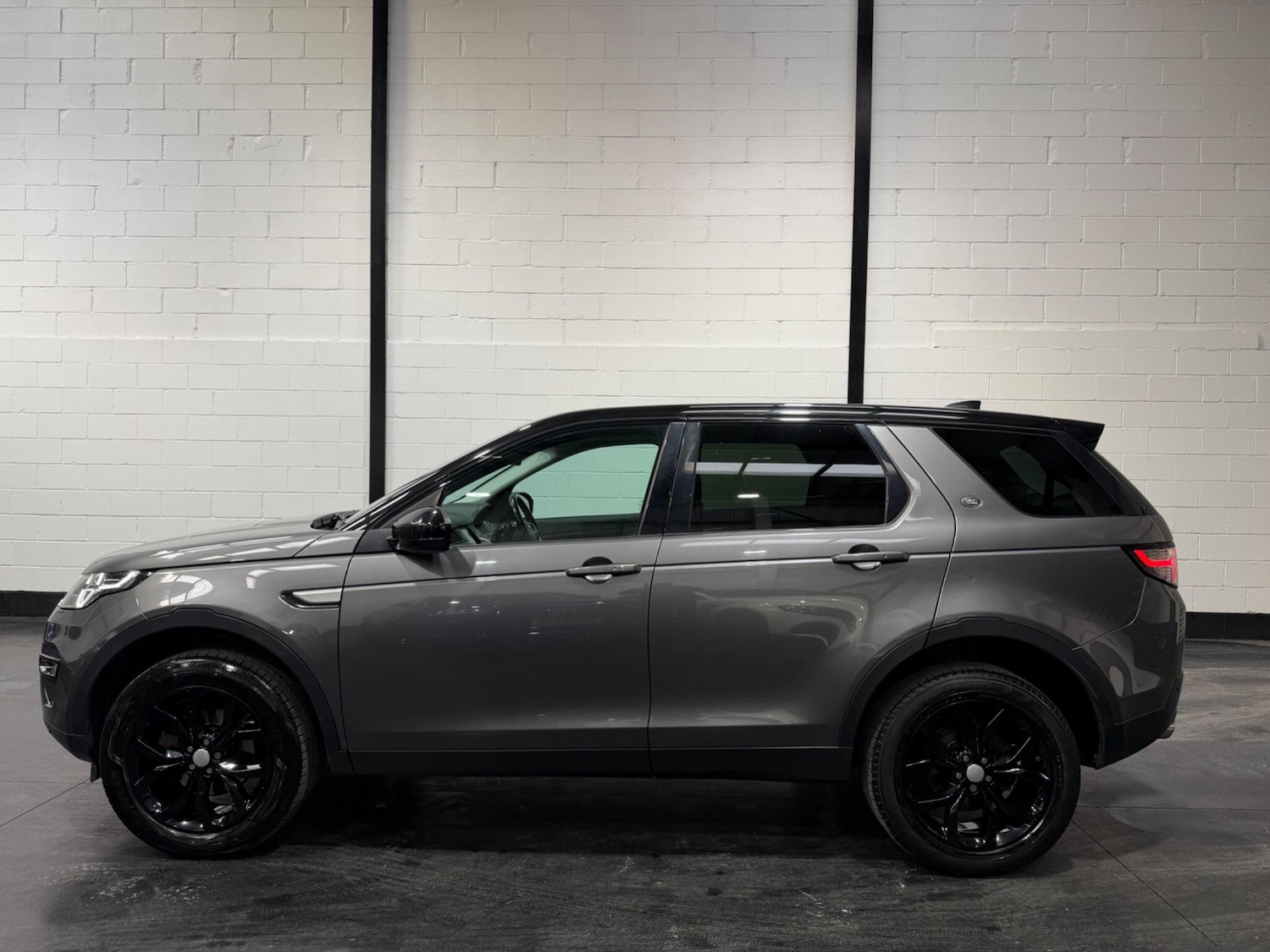 Used Land Rover Discovery Sport 2016 for sale - 77658820: Photo 9