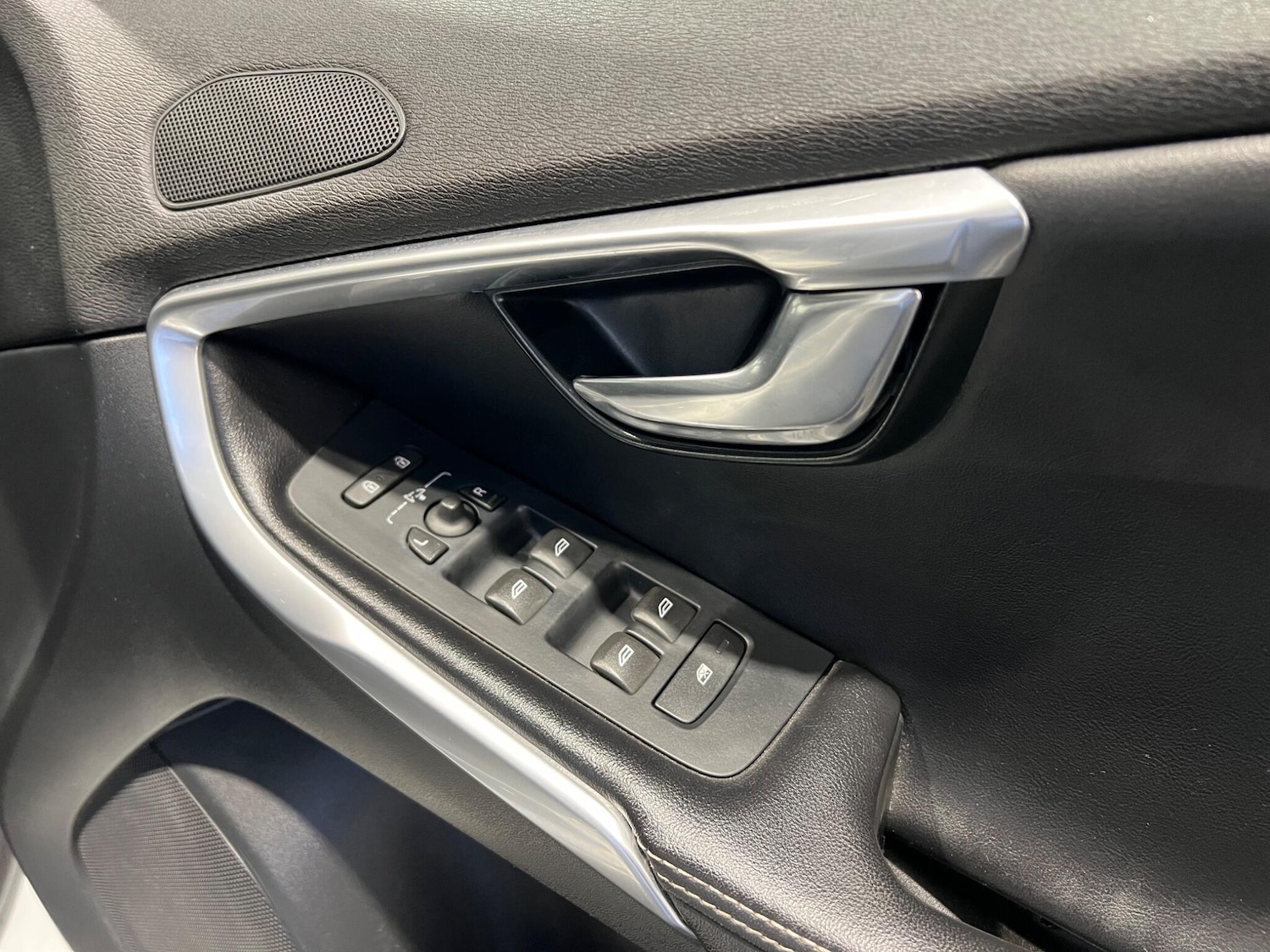 Used Volvo V40 2016 for sale - 76988567: Photo 19