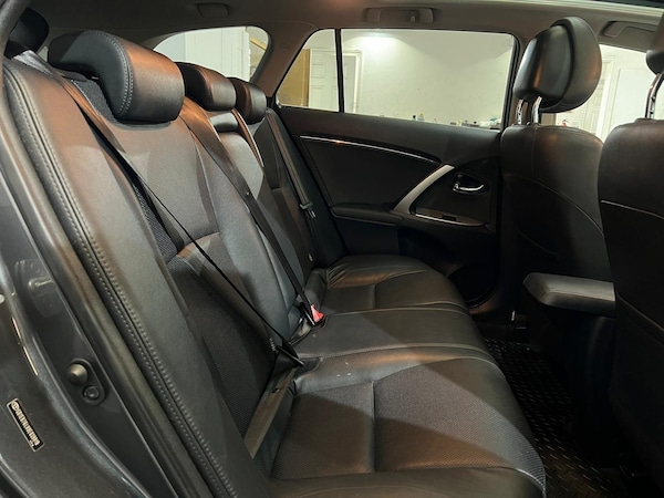 Used Toyota Avensis 2013 for sale - 74148844: Photo 16